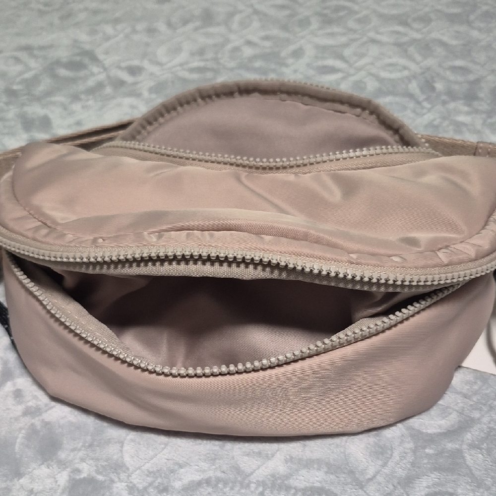 Street Level Ivory Crossbody Bag NWT - Picture 5 of 10